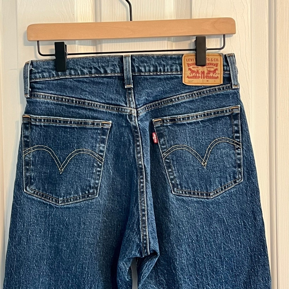 Levis 501 Original Fit Jeans Womens 27x30 Medium Wash Straight Leg Button Fly - Picture 5 of 11